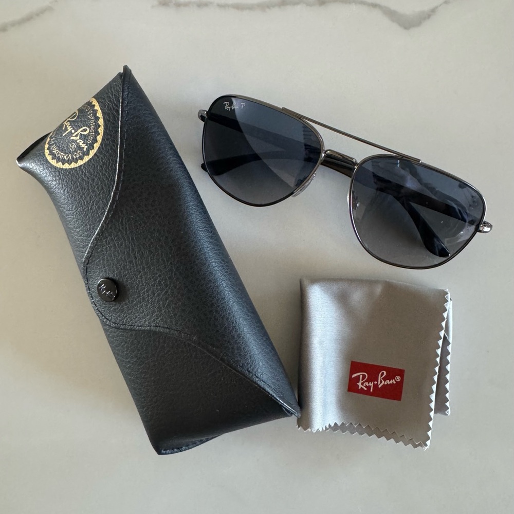 Ray-Ban Black Aviator Sunglasses with Case